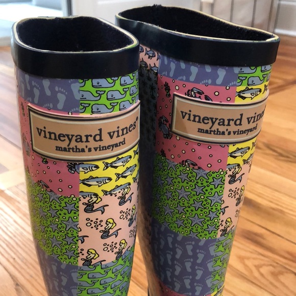 Only worn twice, Vineyard Vines Rain Boots! - Picture 1 of 3